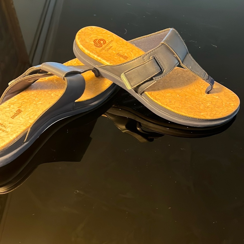 Women’s Cloudsteppers By Clarks Size 9.5 Navy - image 1